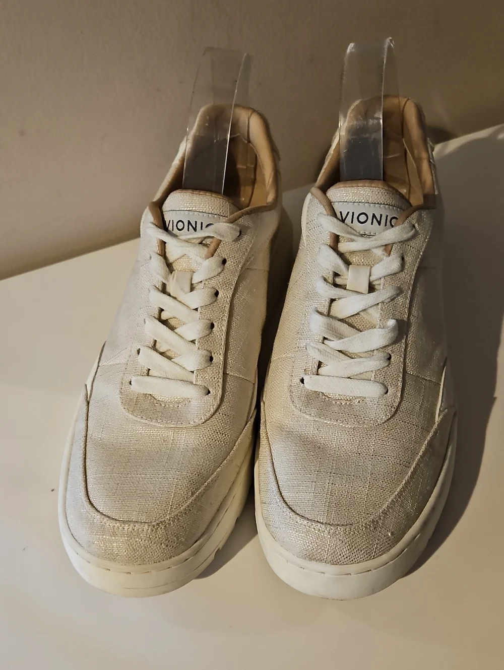 VIONIC ELSA CREAM TEXTURED CANVAS SNEAKERS SZ 9